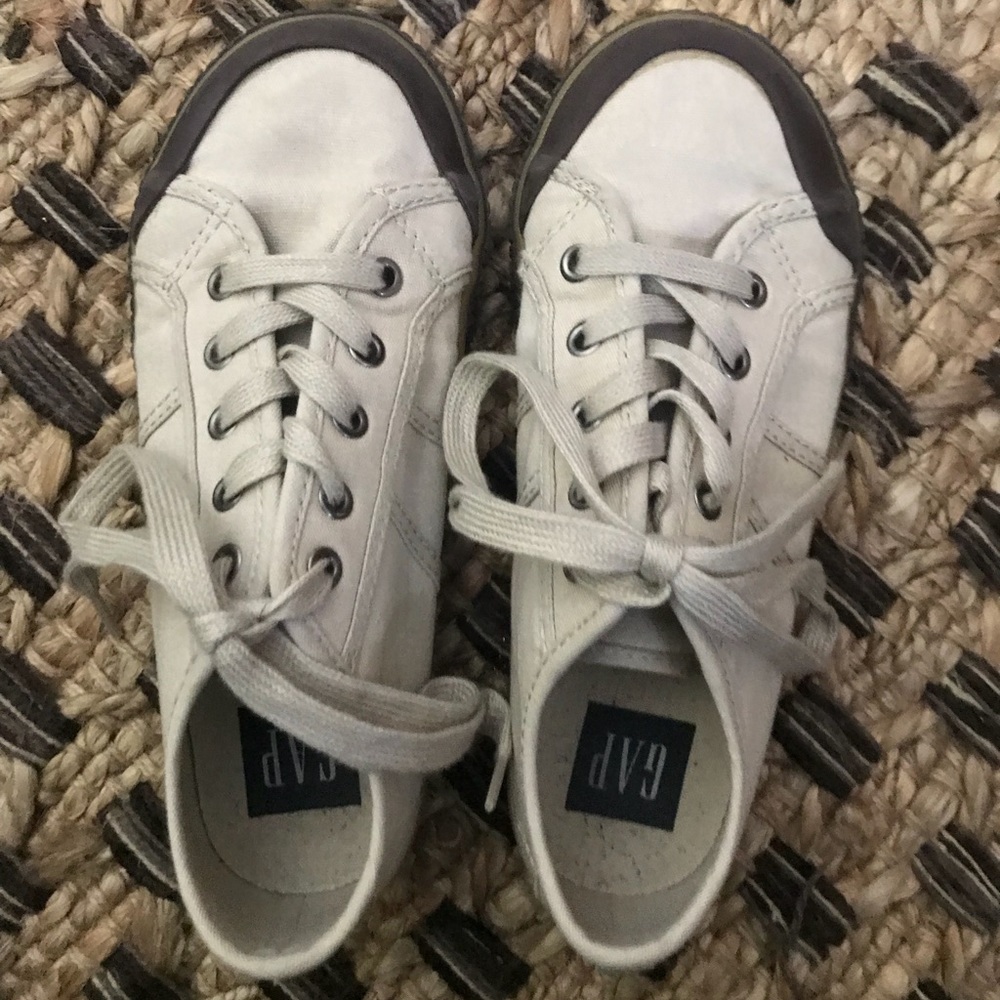 Boys GAP lightweight canvas sneakers size 2